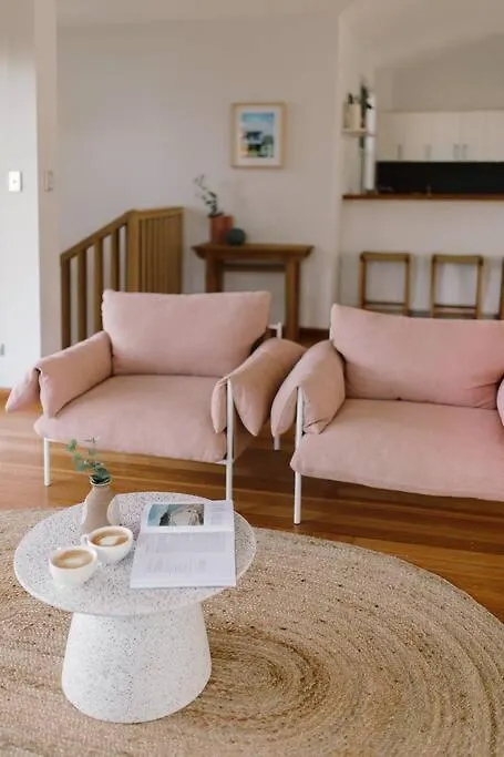 Tranquil Treetop Retreat With Pool And Ocean Views صن شاين بيتش 0*,  أستراليا
